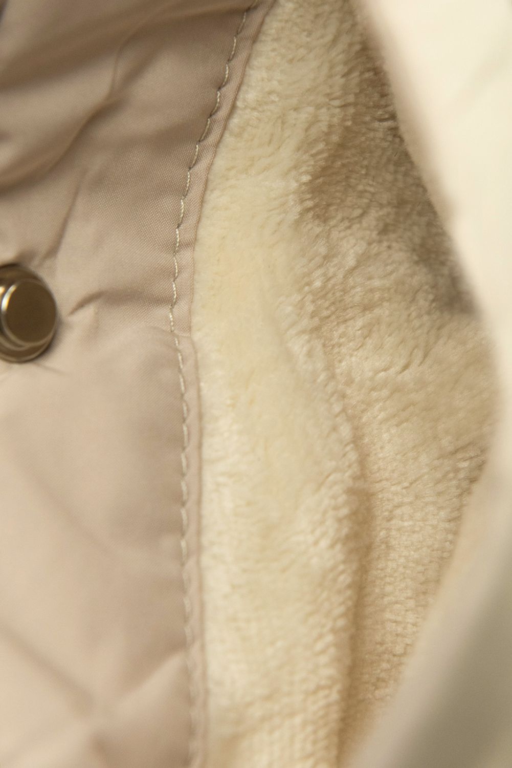 Béžová zimní bunda s páskem