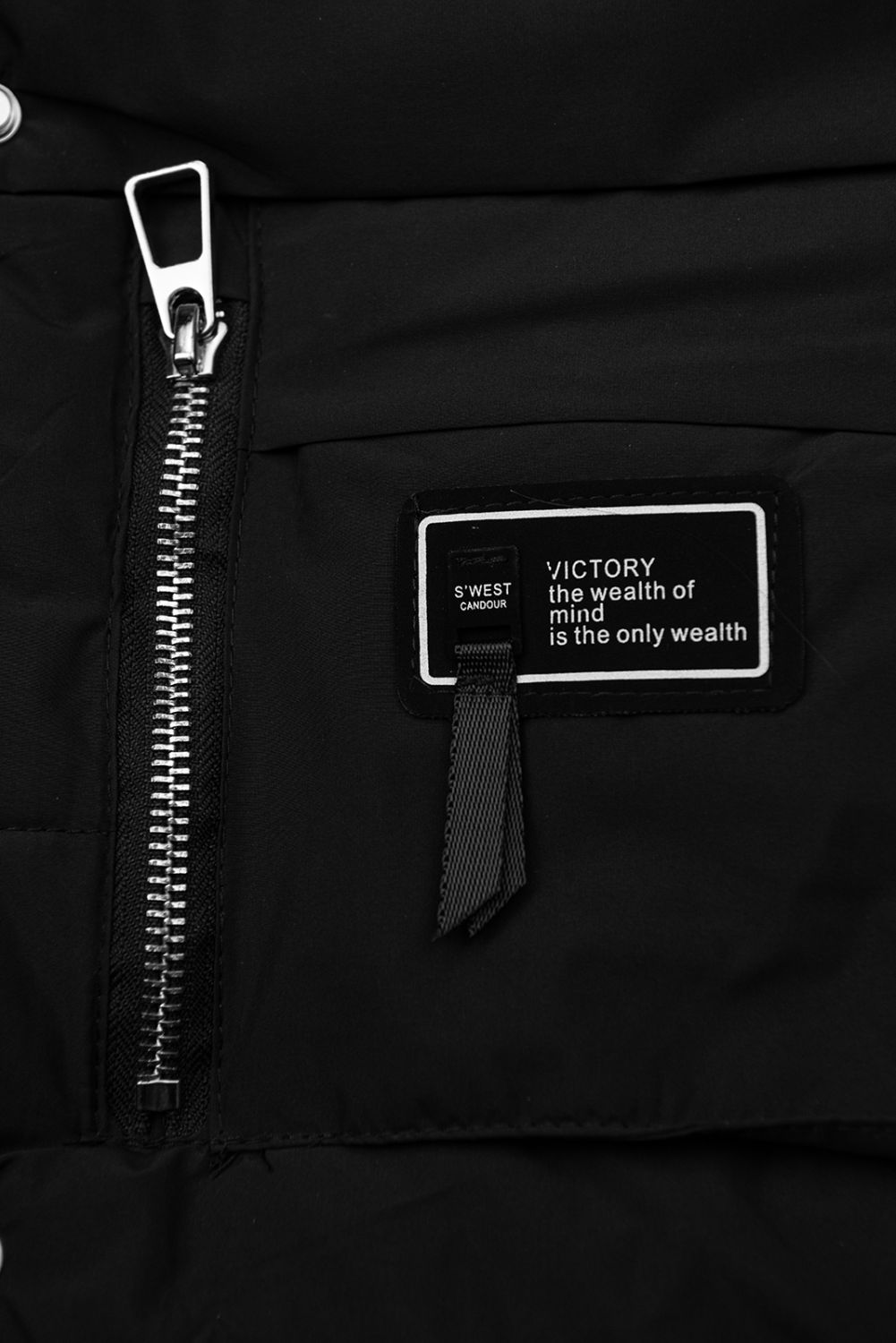 Černá zimní bunda s páskem