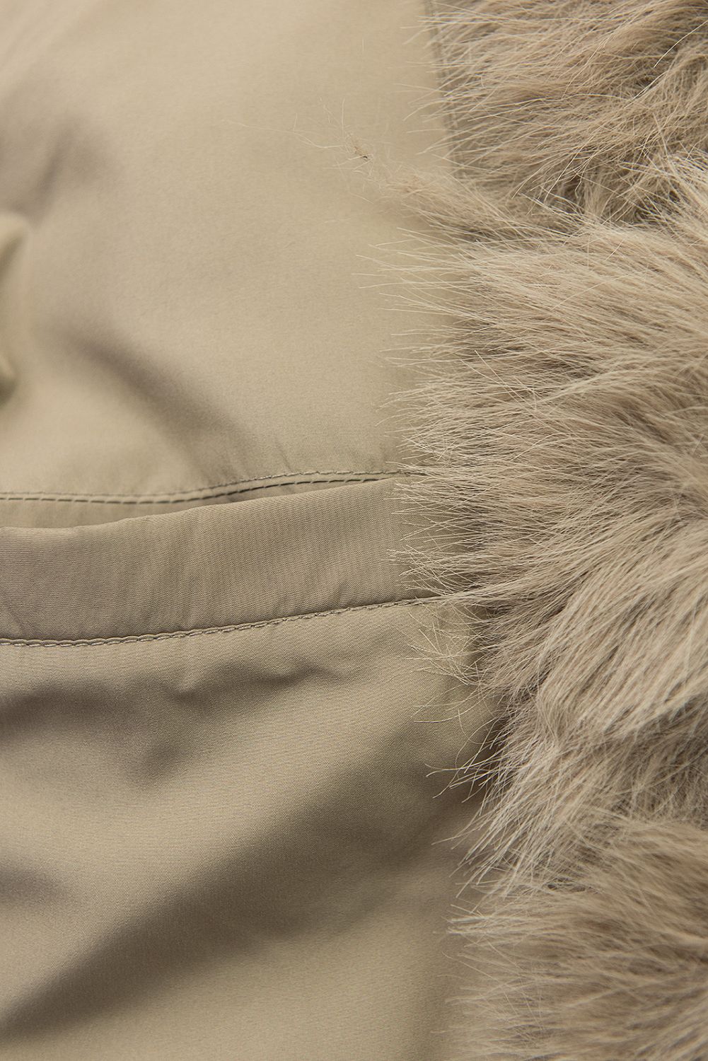 Hnědá zimní bunda s kožešinou