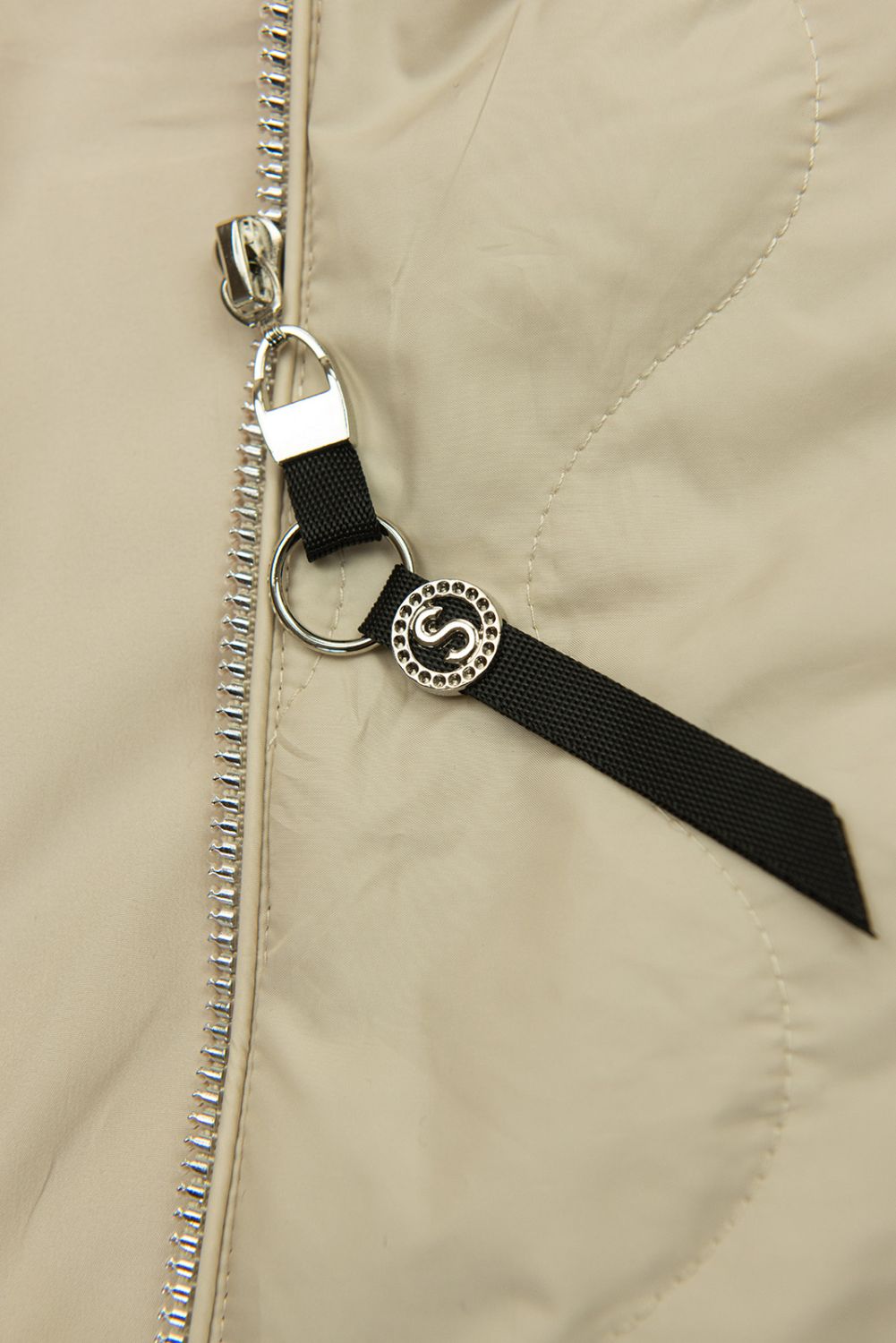 Béžová přechodná bunda s pletenými rukávy