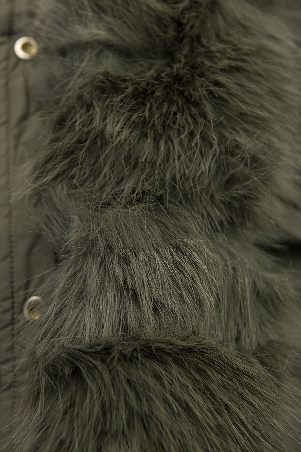 Khaki zimní bunda s kožešinou