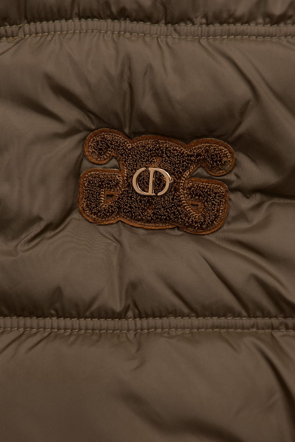 Hnědá prošívaná vesta s kapucí