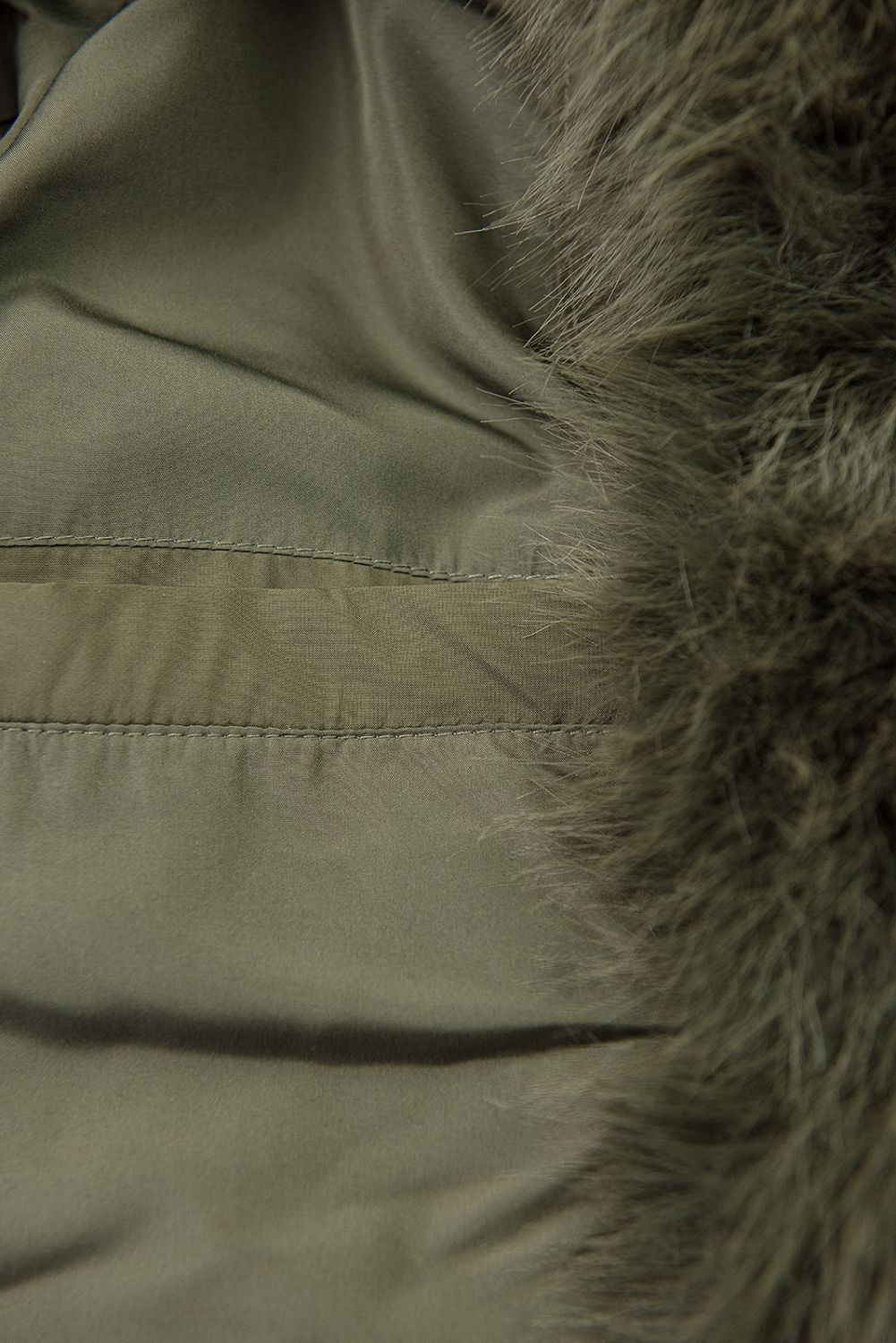 Khaki zimní bunda s kožešinou