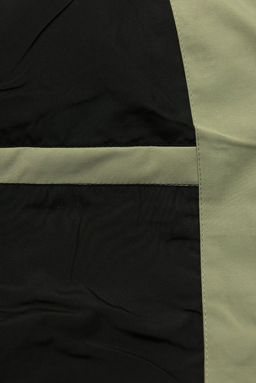 Olivově zelená přechodná parka se stahováním v pase