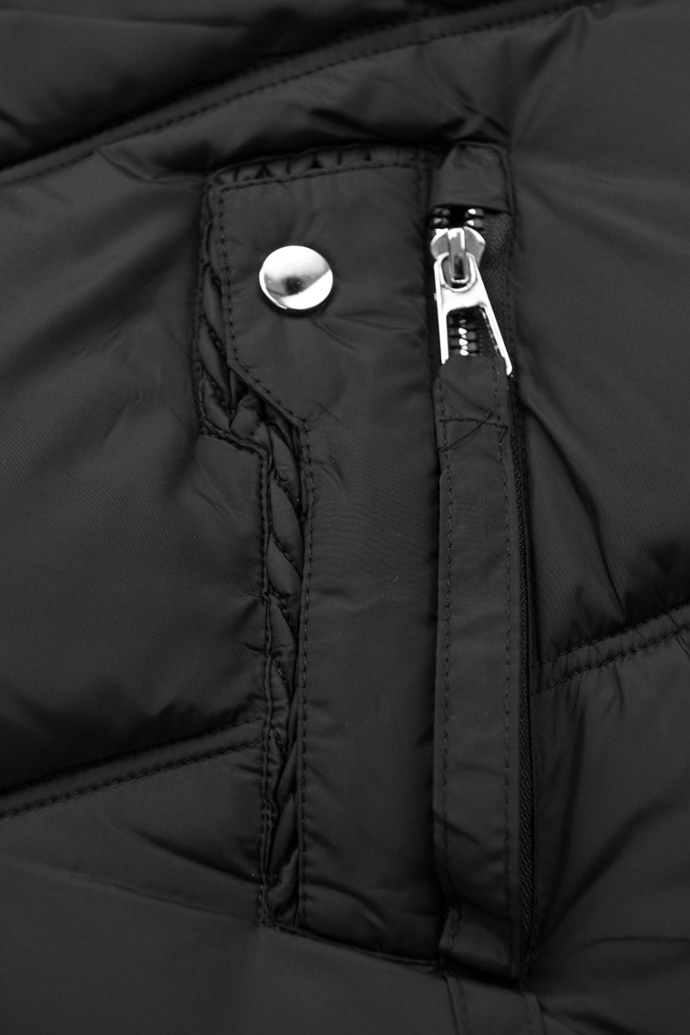 Černá zimní bunda se zateplenou kapucí