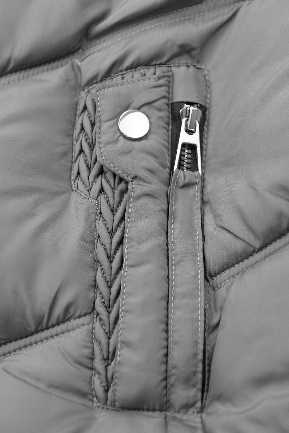 Šedá zimní bunda se zateplenou kapucí