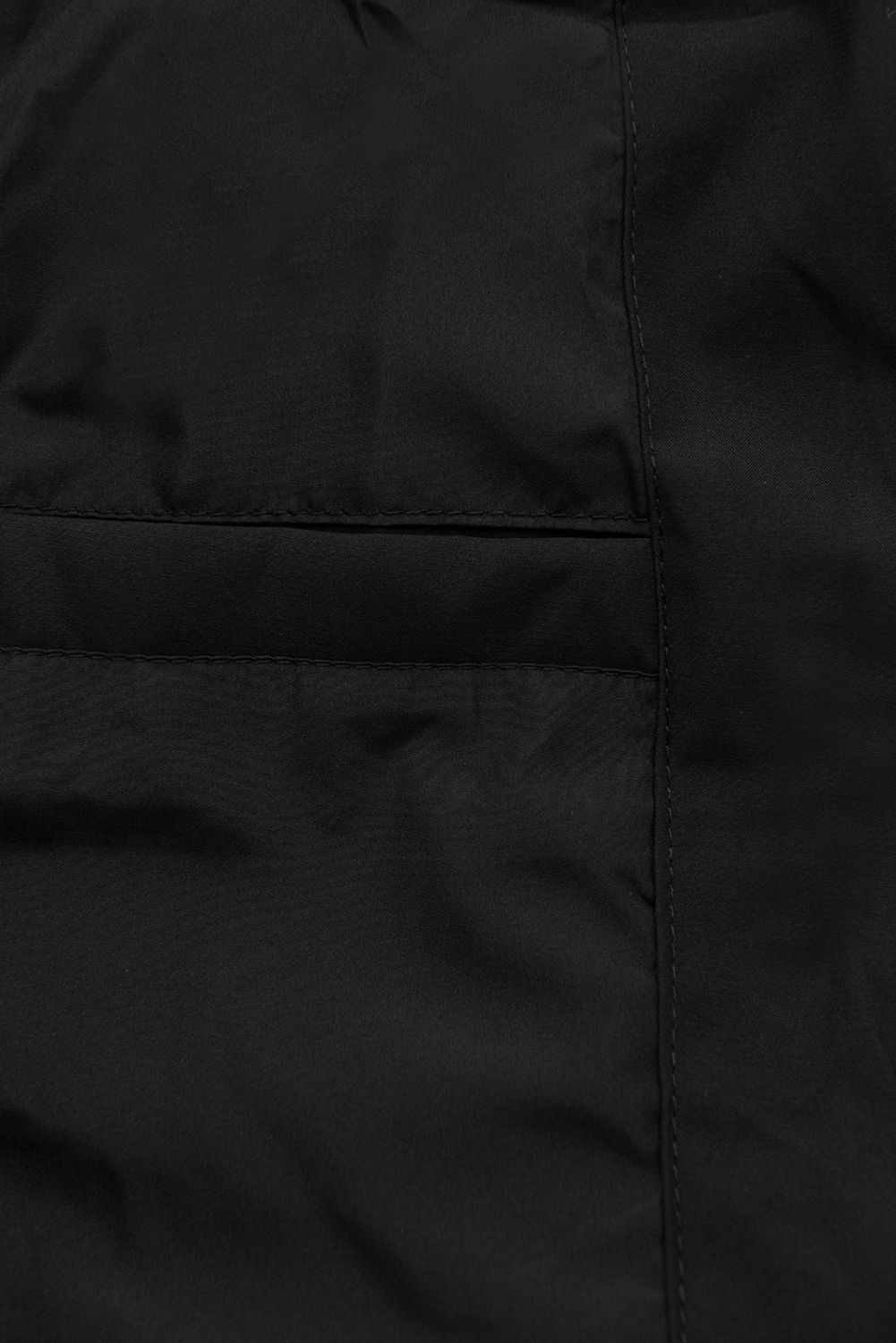 Černá přechodná parka se stahováním v pase