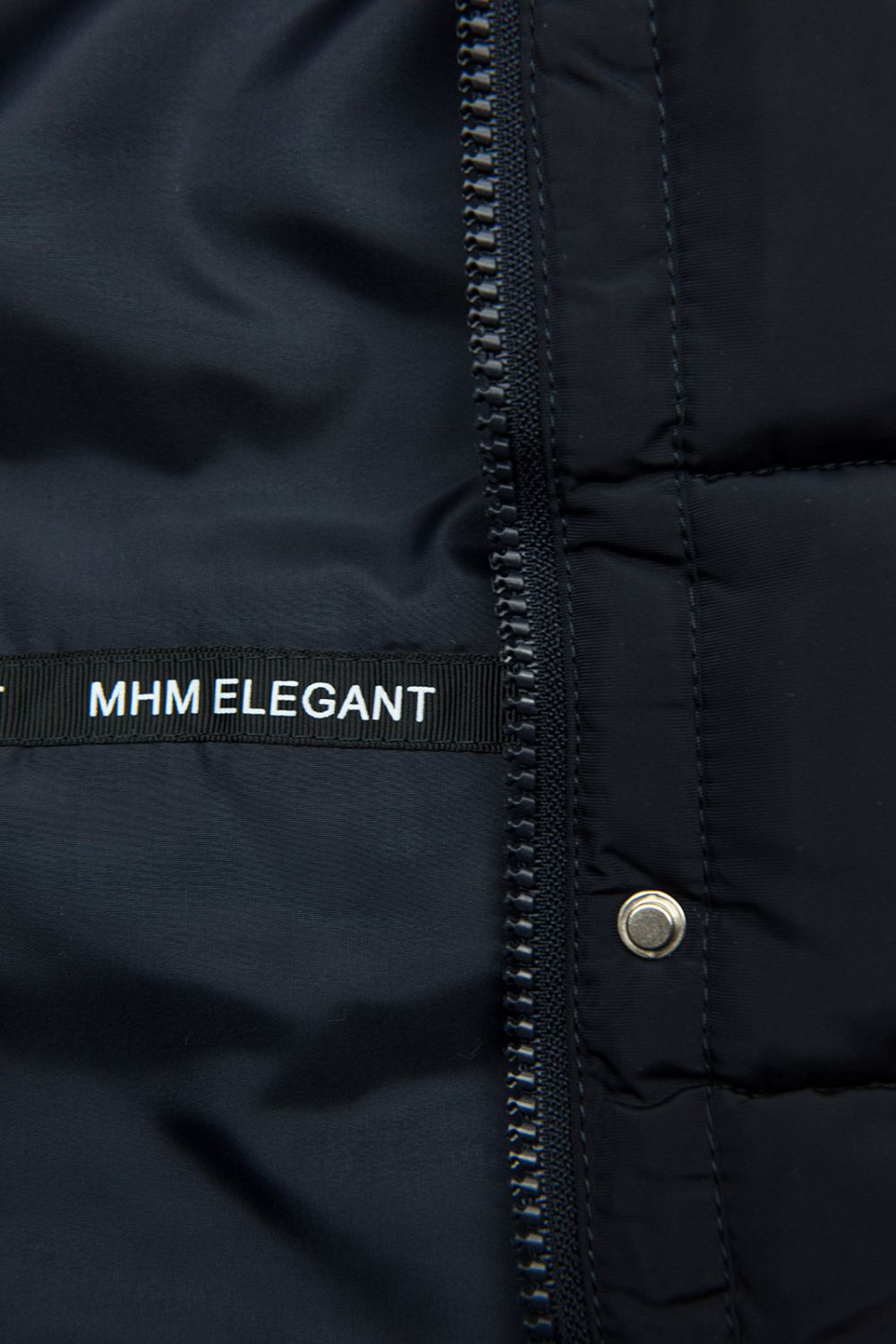 Tmavě modrá prošívaná bunda v parka střihu