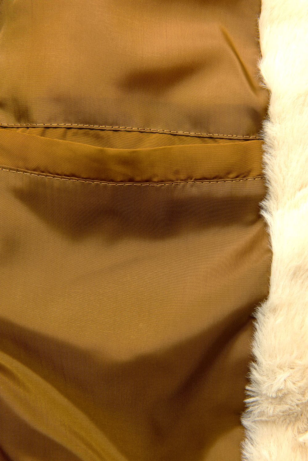 Karamelově hnědá prošívaná bunda v parka střihu