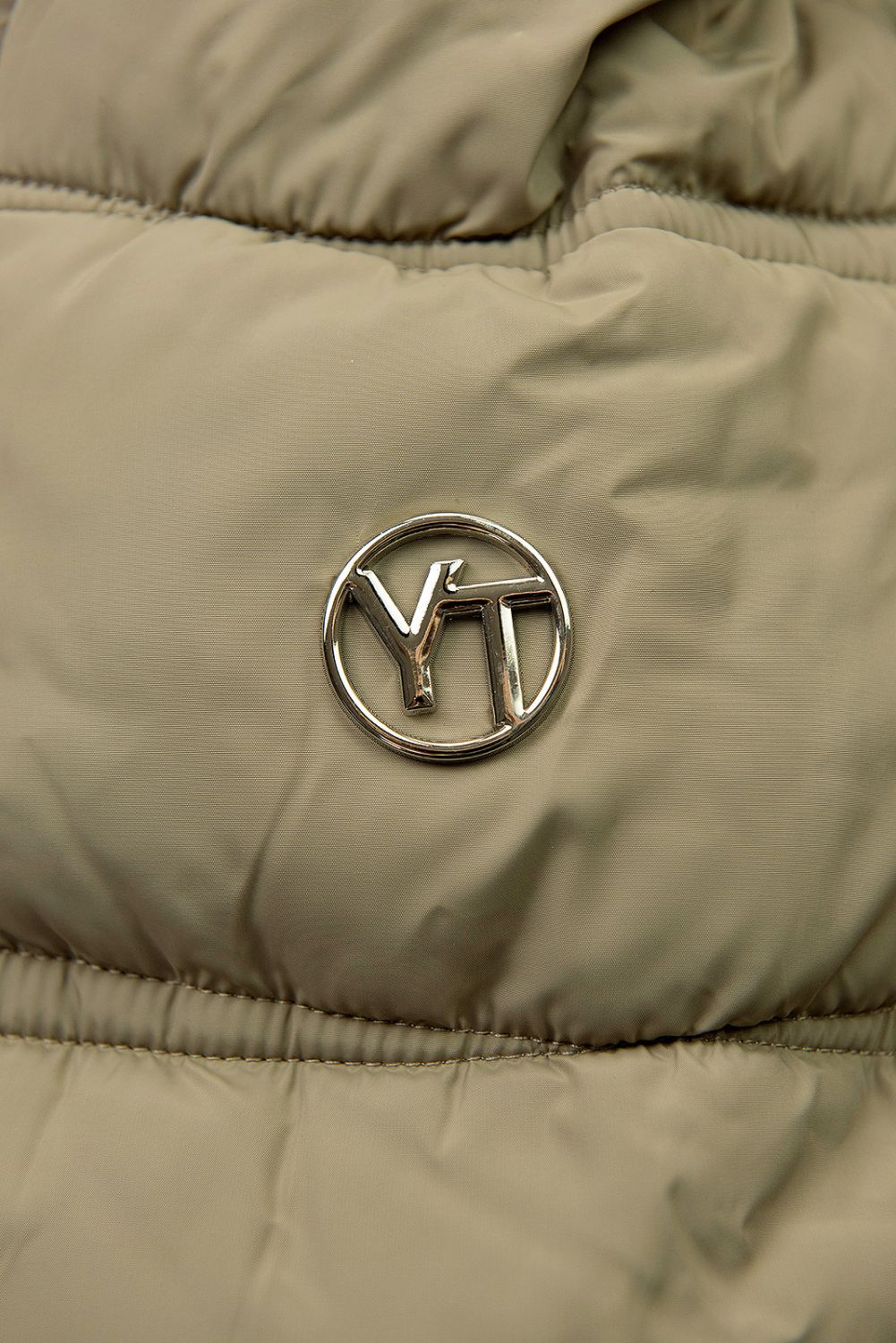 Světle hnědá zimní bunda s kožešinou a páskem