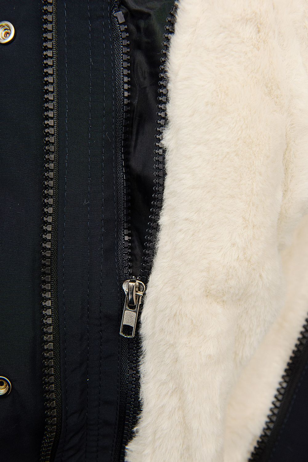 Tmavě modrá parka s odnímatelnou plyšovou podšívkou