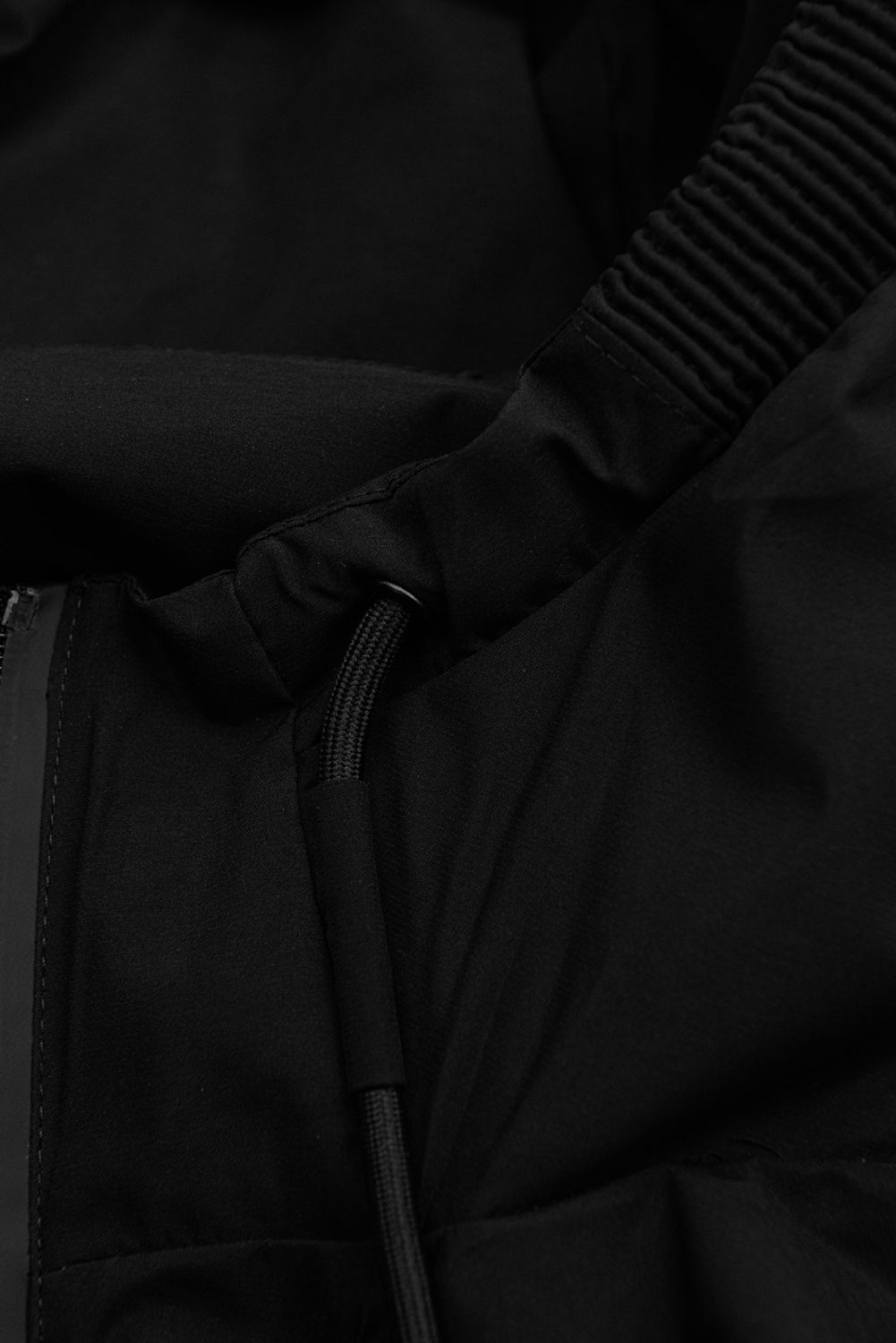 Černá jarní parka s dvoucestným zipem