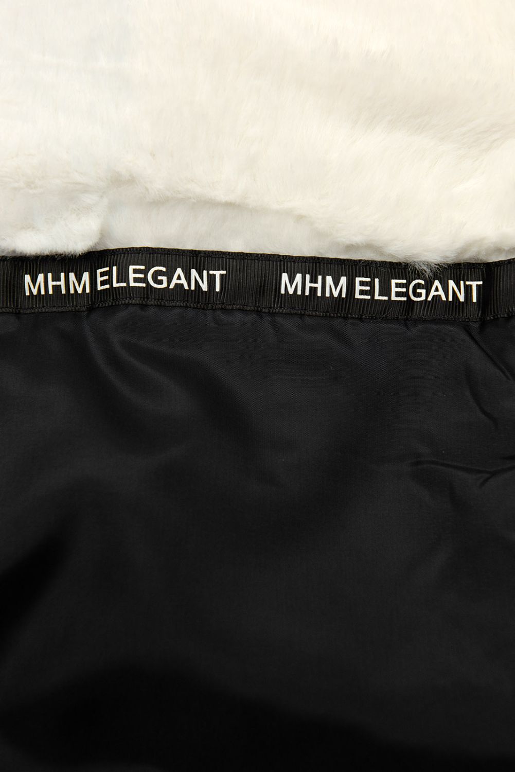 Černá prodloužená zimní bunda s béžovou kožešinou