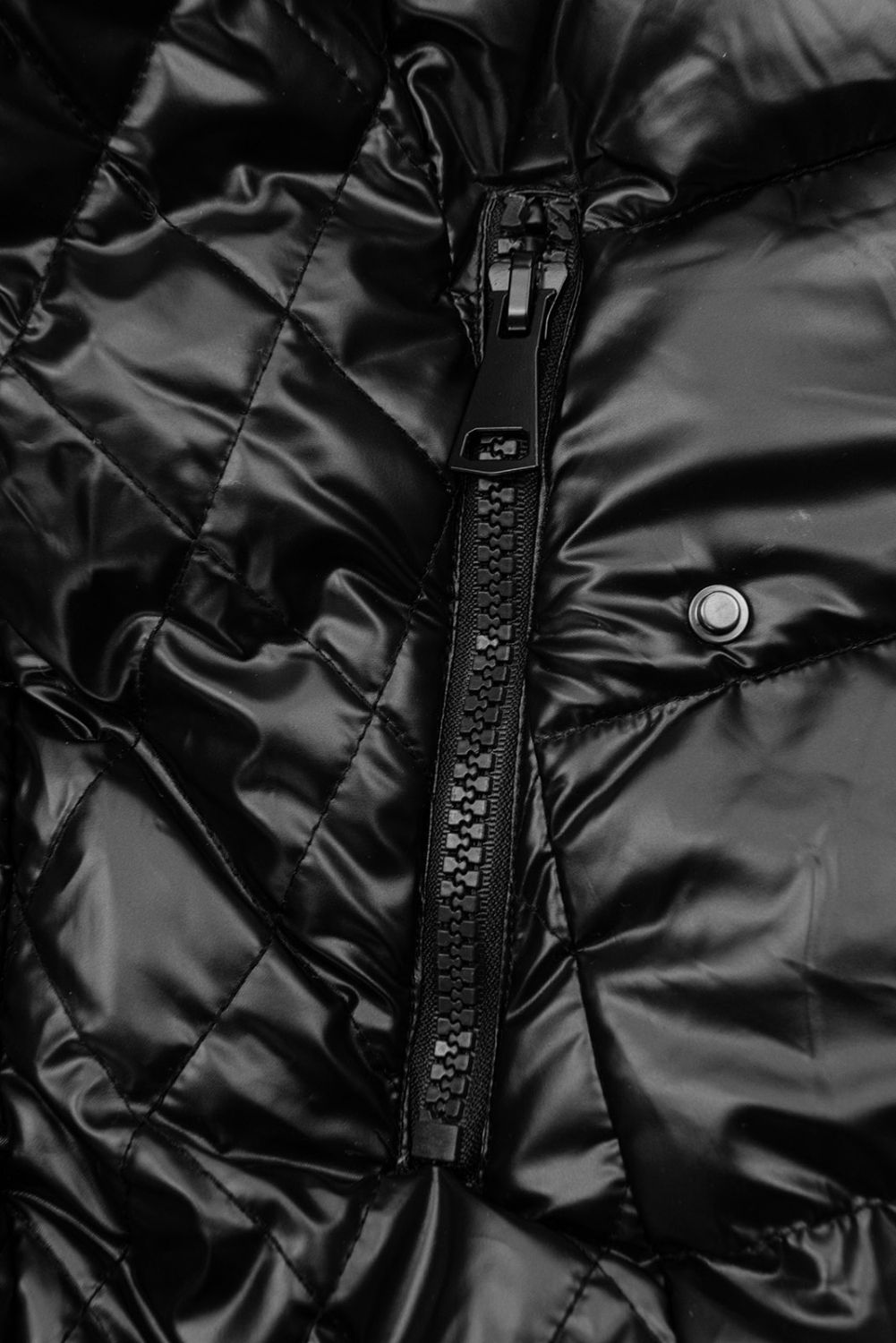 Černá lesklá prošívaná bunda