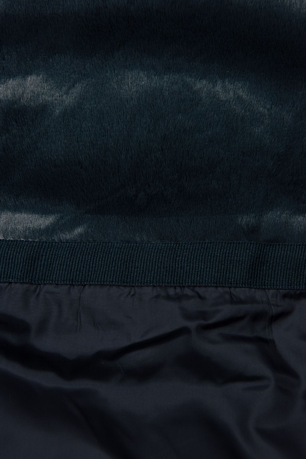 Tmavě modrá zimní bunda s opaskem