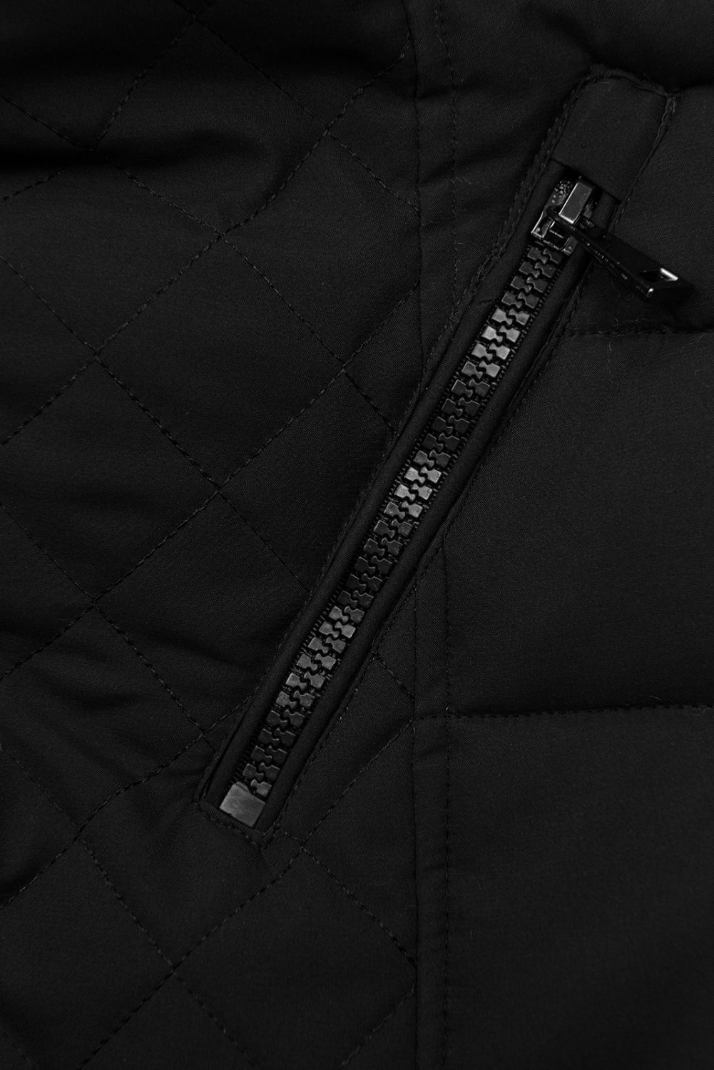 Teplá prošívaná bunda v černé barvě