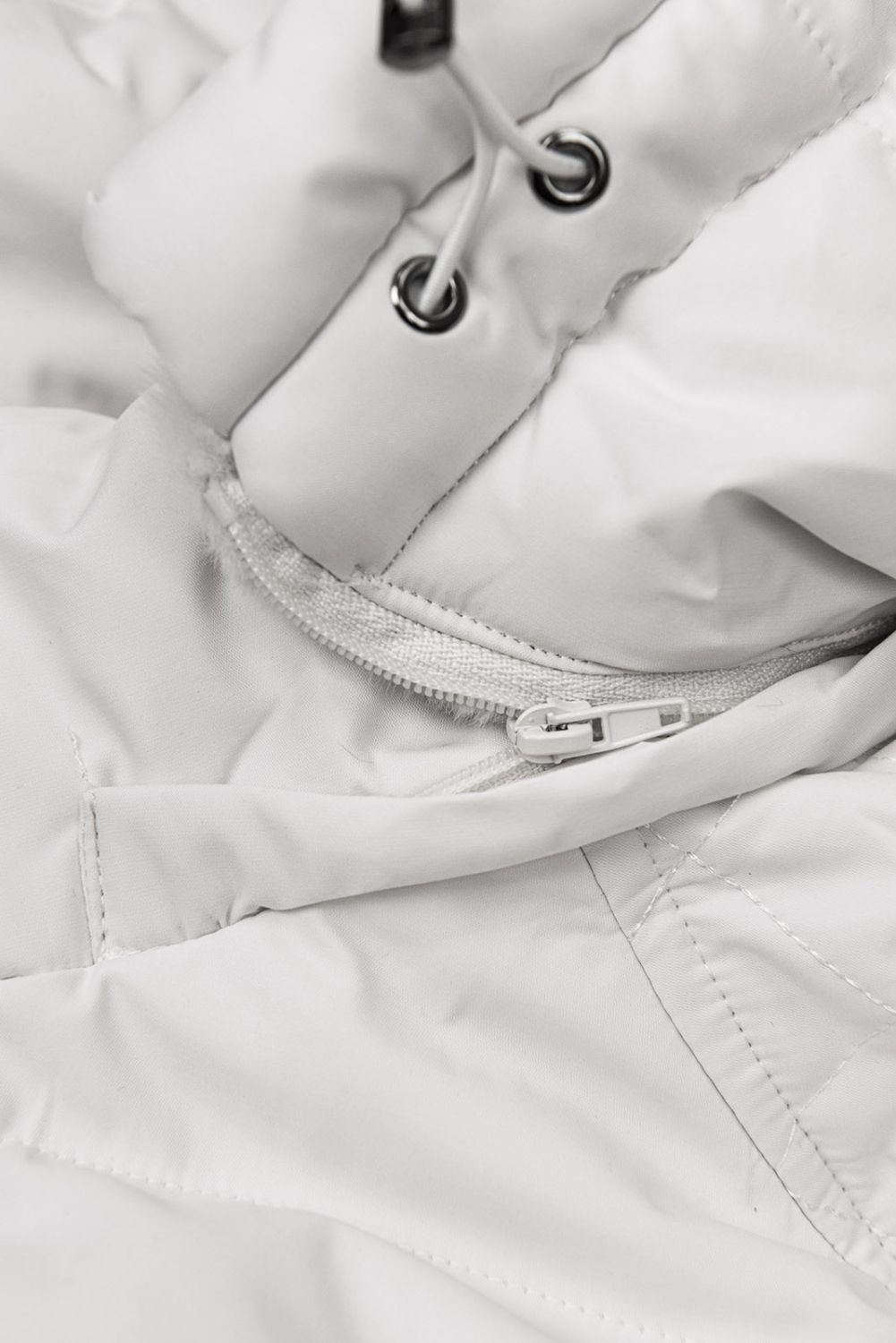 Teplá prošívaná bunda v ecru barvě