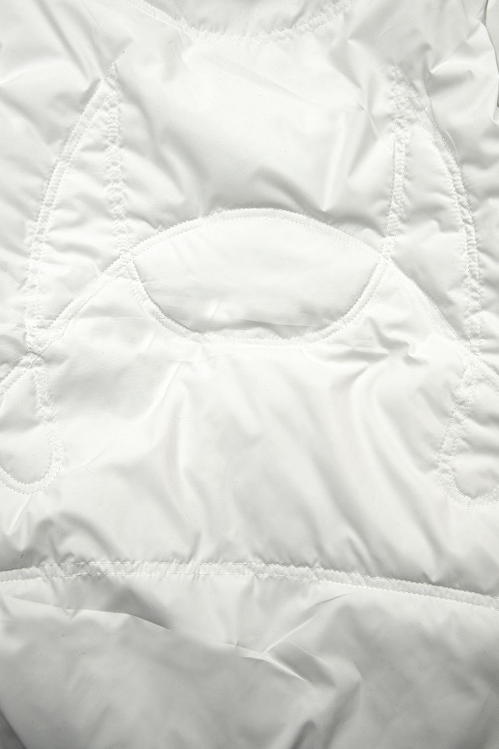 Přechodná bílá bunda s kapucí