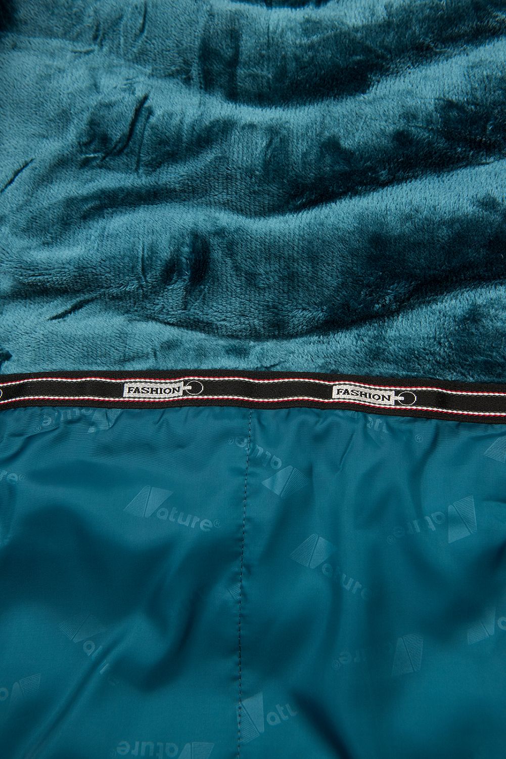 Petrolejově modrá zimní bunda s odnímatelnou kapucí