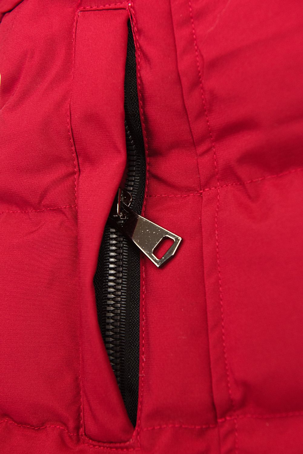 Červená zimní bunda se stahováním v pase