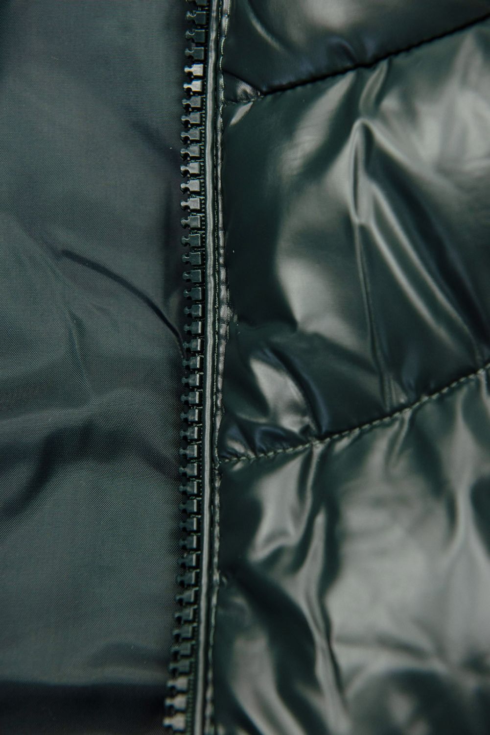 Zelená zimní bunda v prošívaném vzhledu