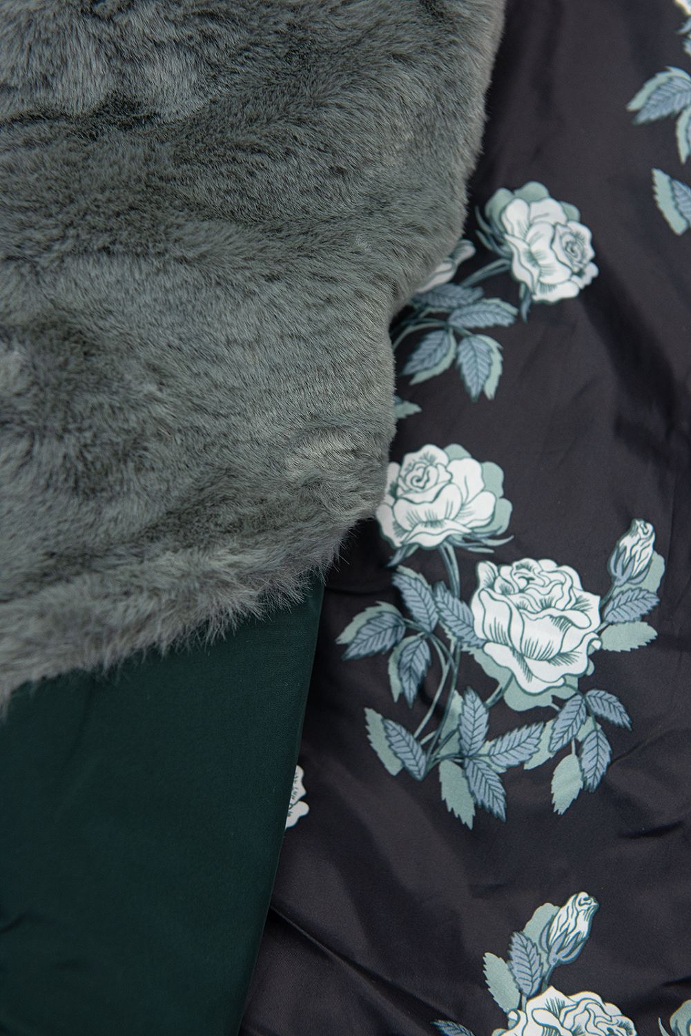 Zelená zimní bunda s květinovou podšívkou