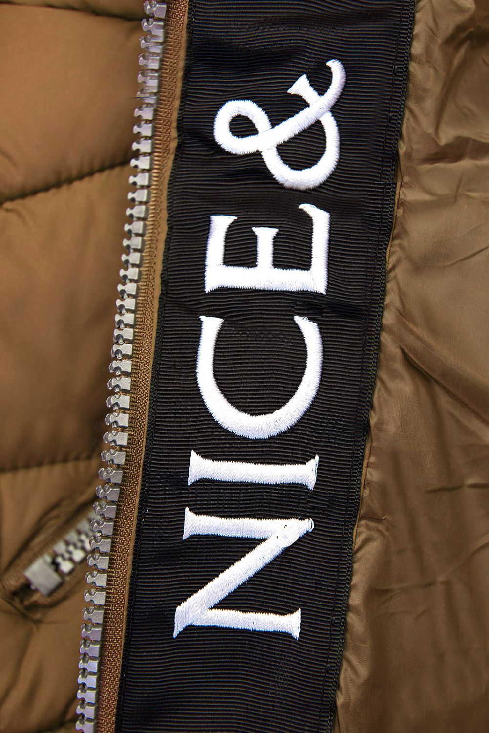 Hnědá lehká prošívaná bunda