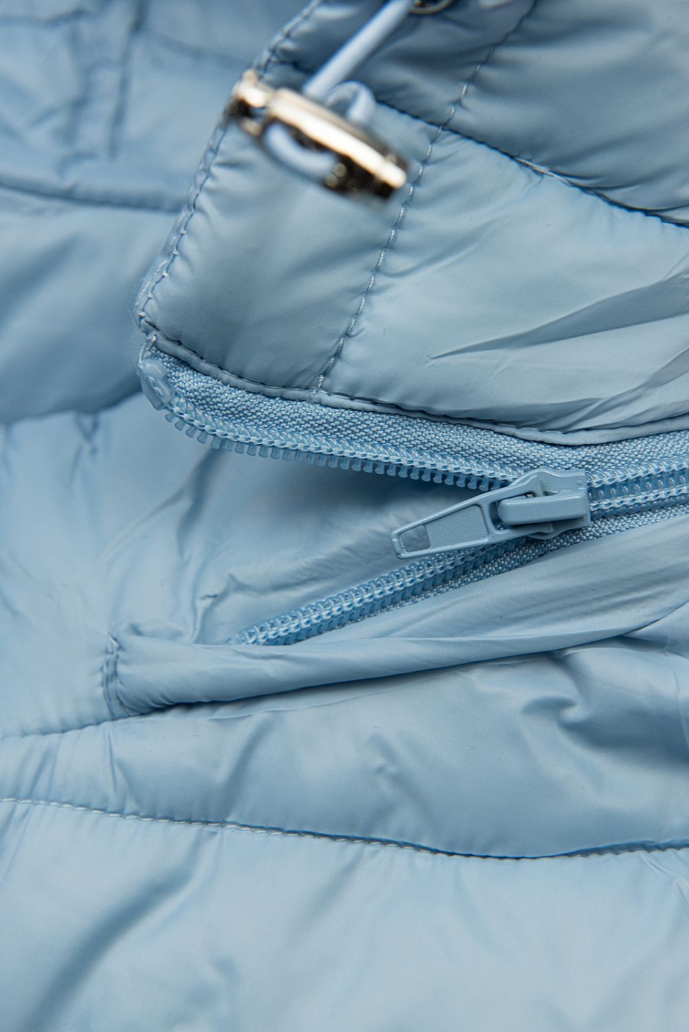 Světle modrá bunda na přechodné období