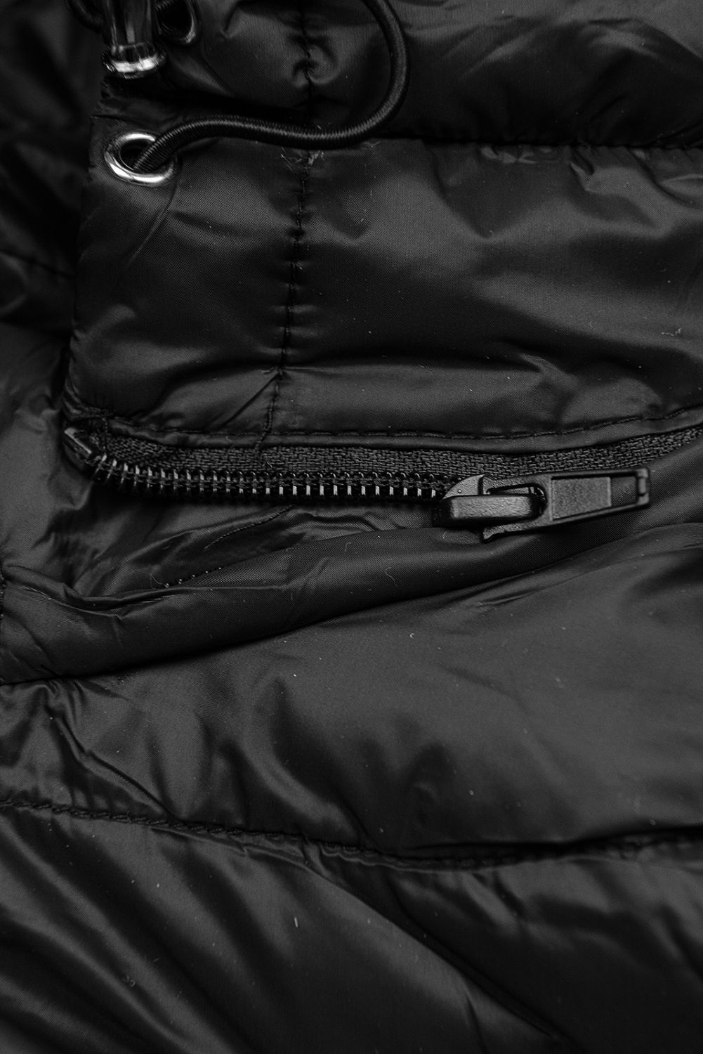 Černá bunda na přechodné období