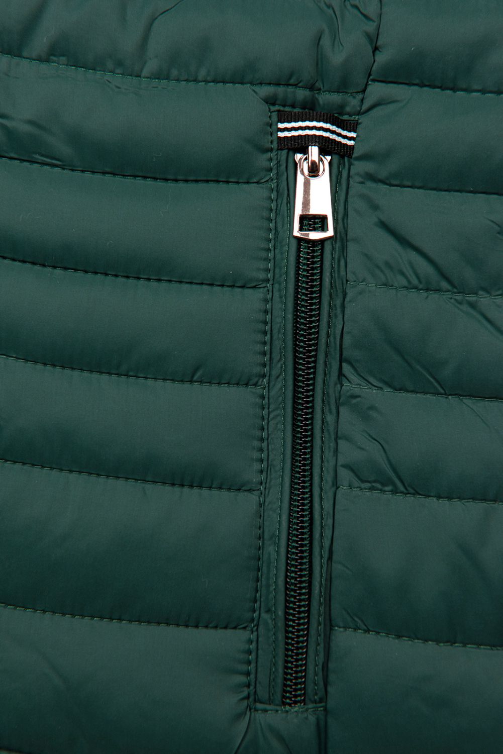 Zelená prošívaná bunda na přechodné období