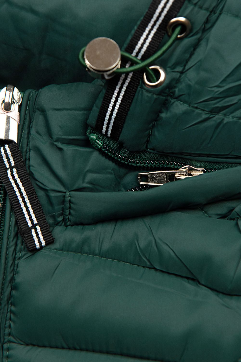 Zelená prošívaná bunda na přechodné období