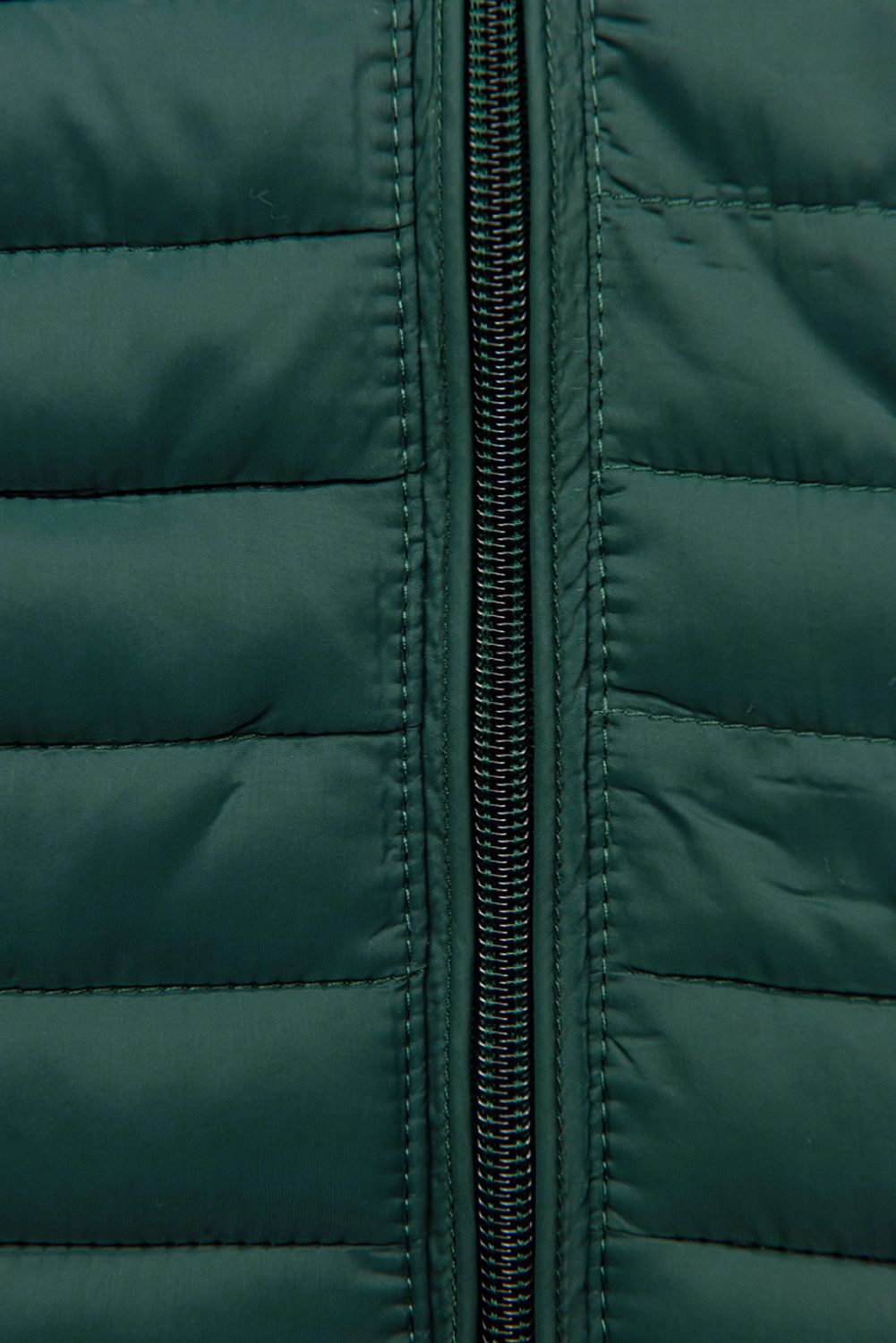 Zelená prošívaná bunda na přechodné období