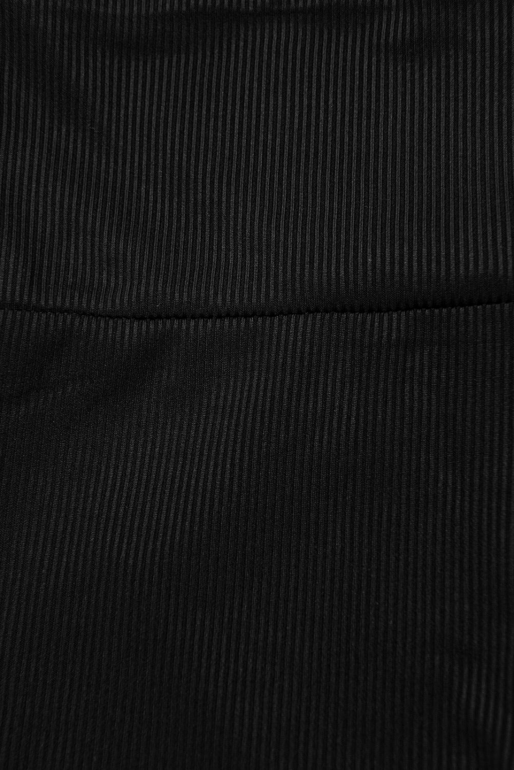 Černé vroubkované legíny