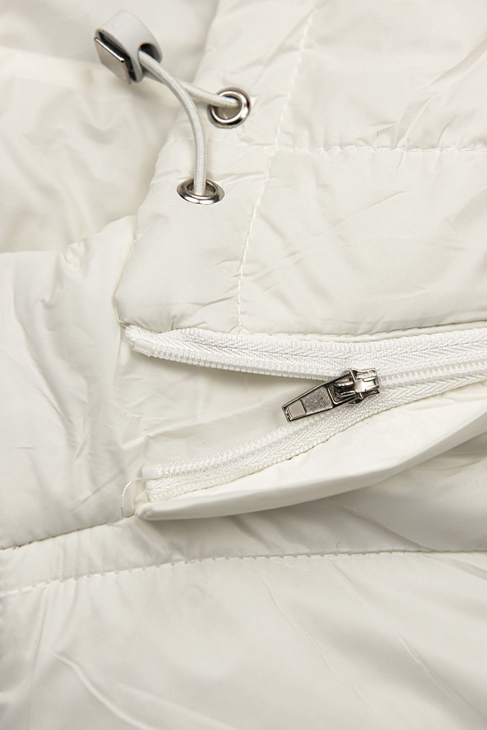 Ecru vesta ve zkráceném střihu