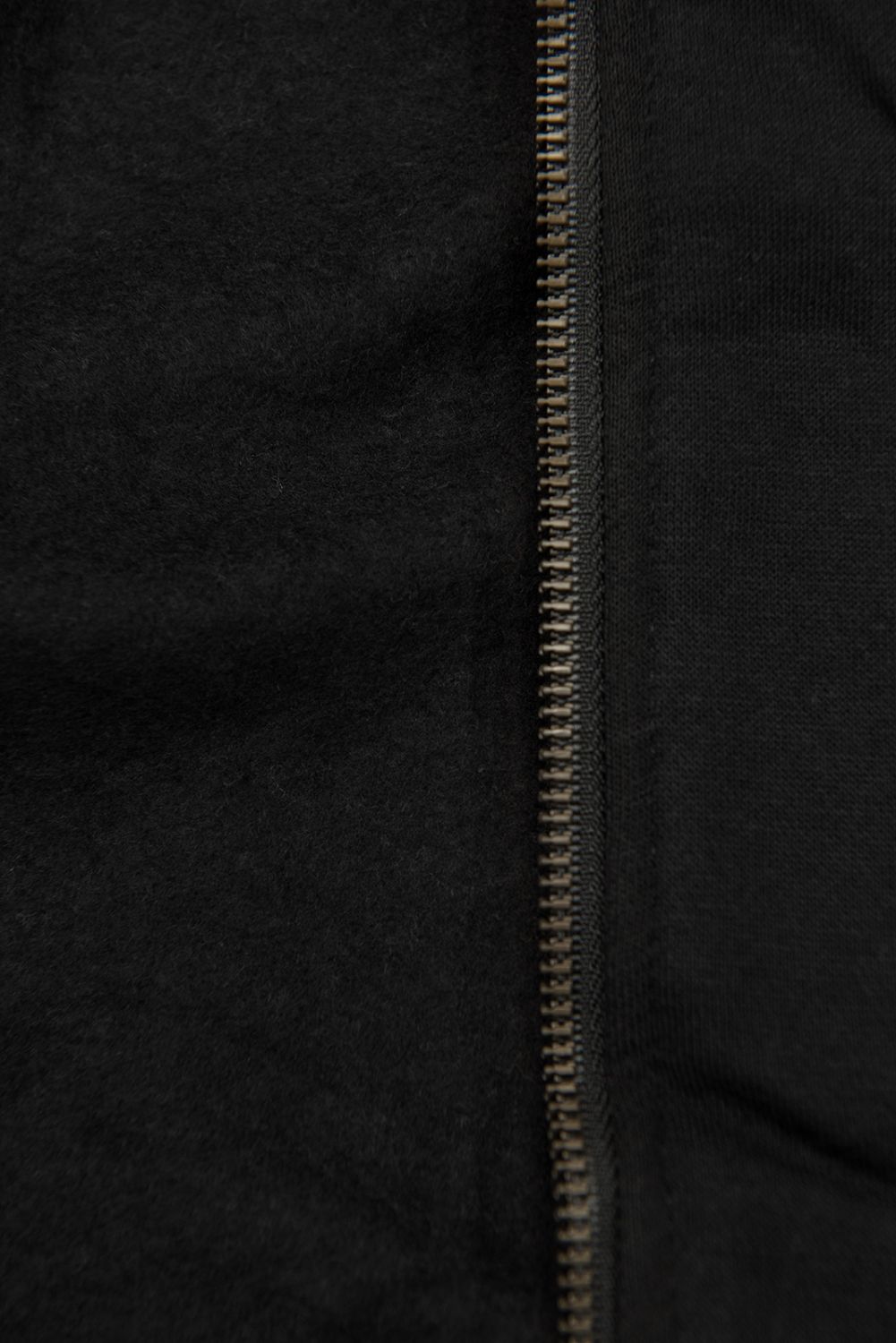 Černá prodloužená mikina na zip