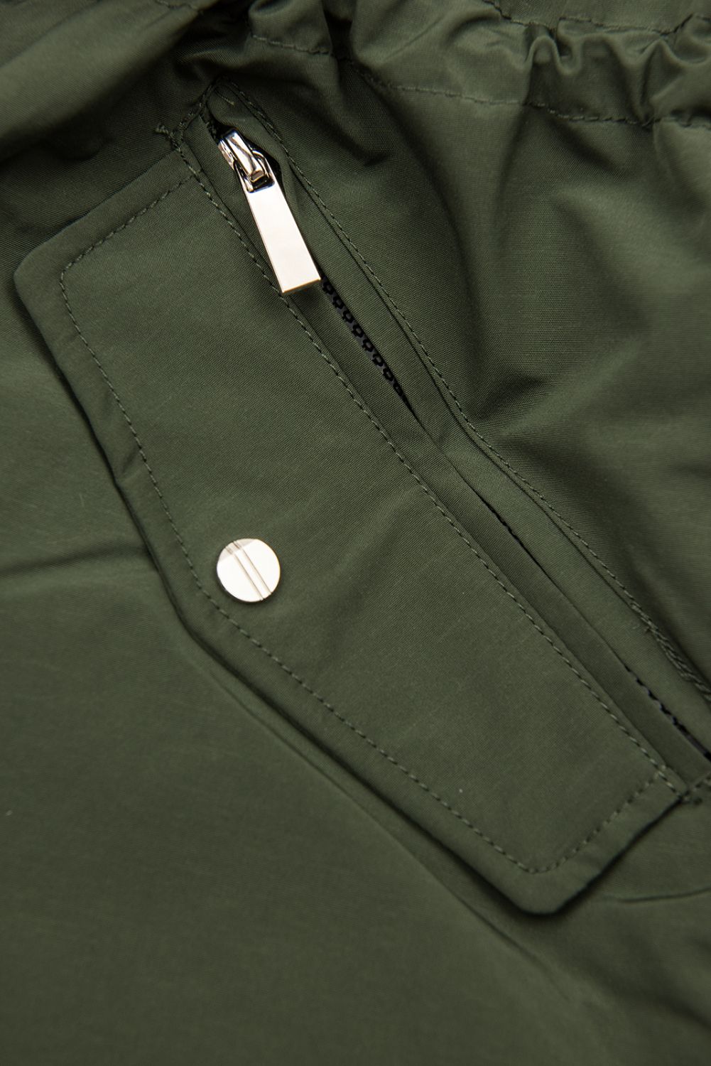 Khaki parka na zimu s béžovým futrem