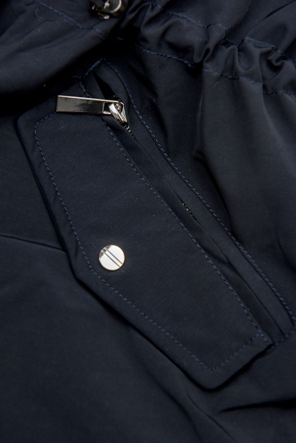 Tmavě modrá parka na zimu s béžovým futrem