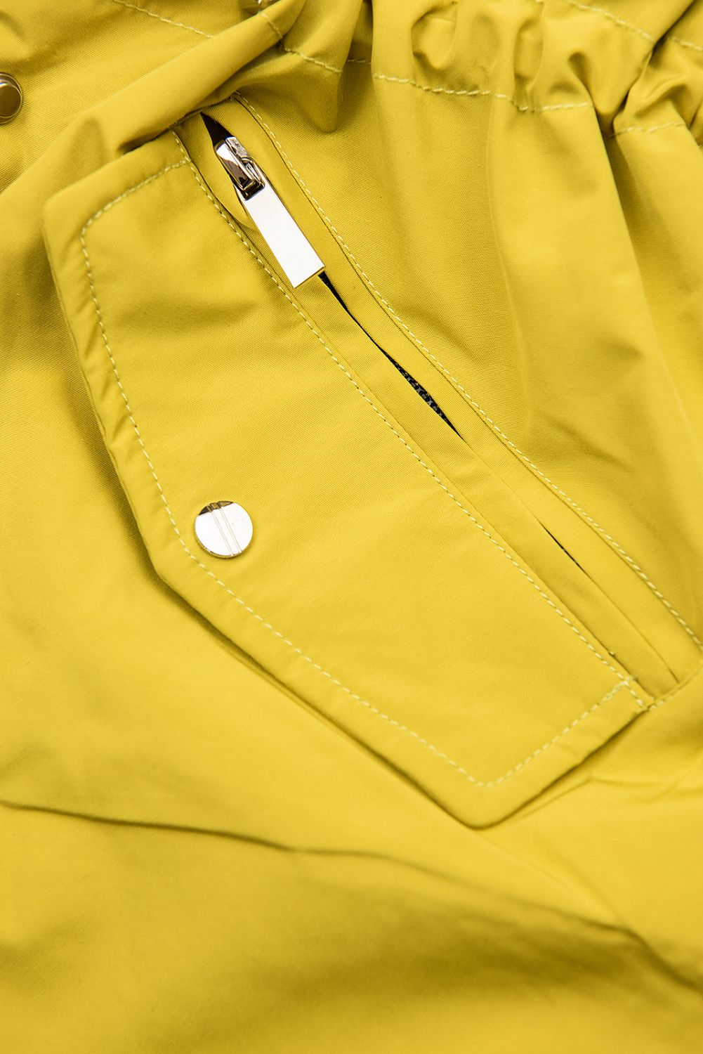 Citronově žlutá parka na zimu s béžovým futrem