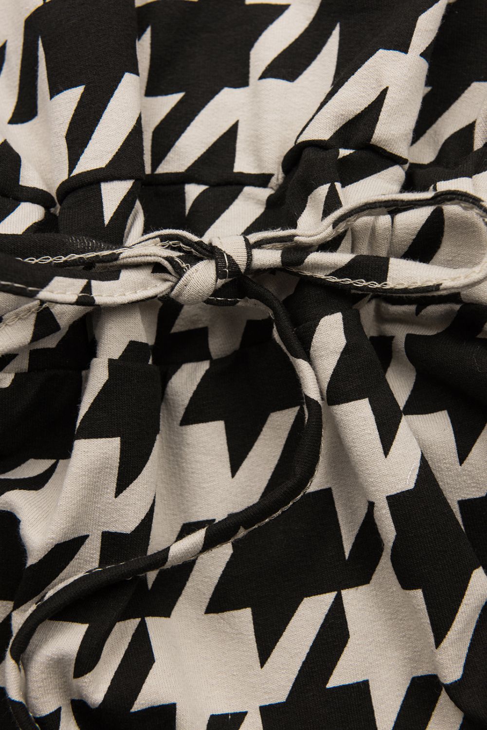 Béžové maxi šaty s pepito vzorem