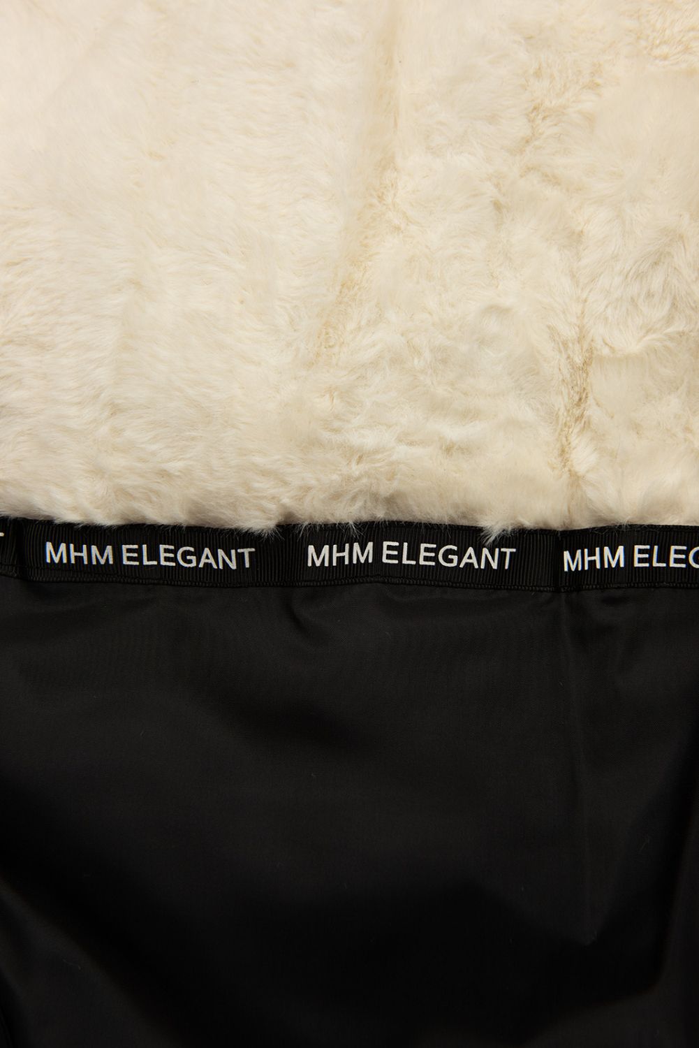 Černá parka na zimu s ecru futrem