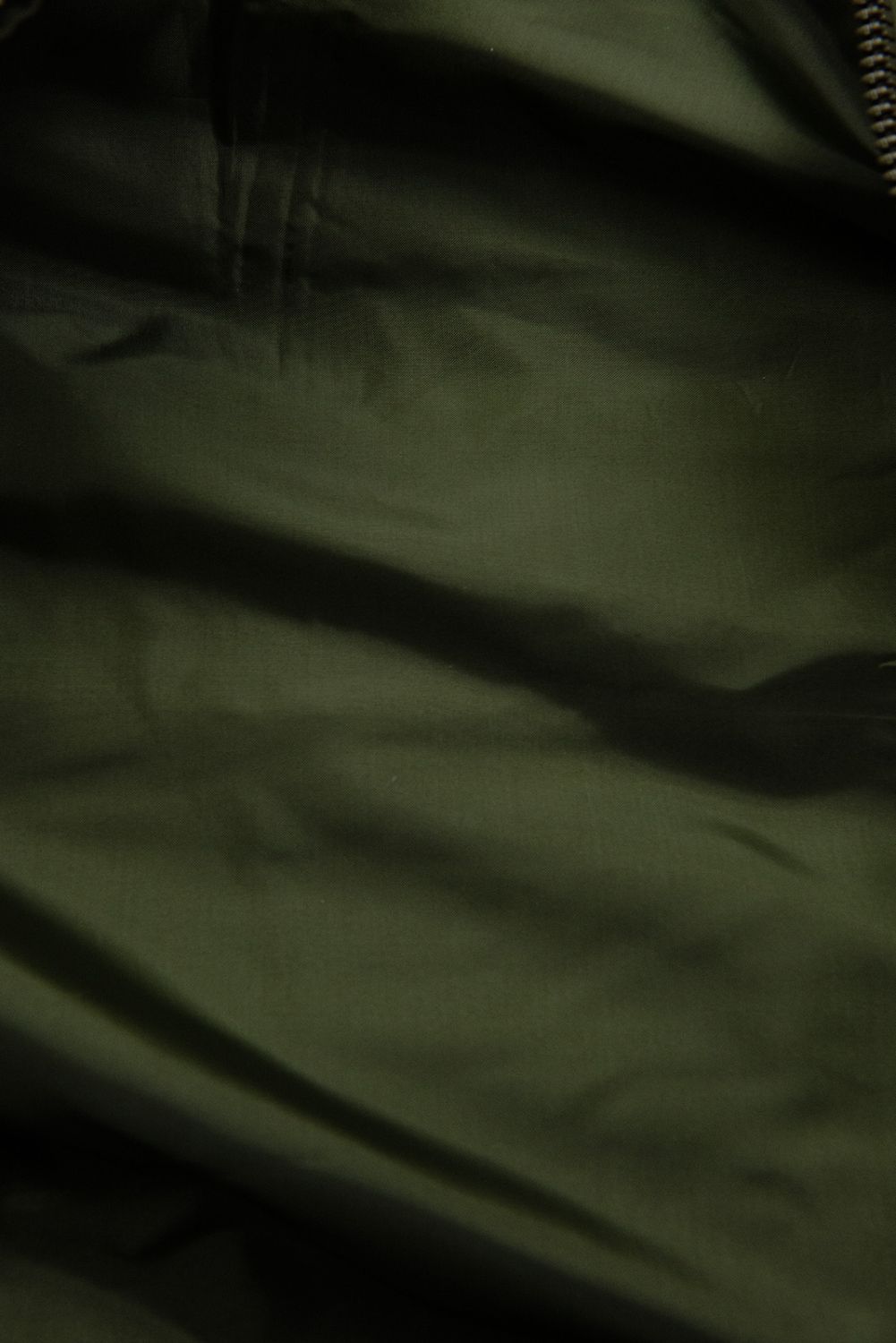 Tmavě zelená prošívaná bunda s kapucí a kožešinou