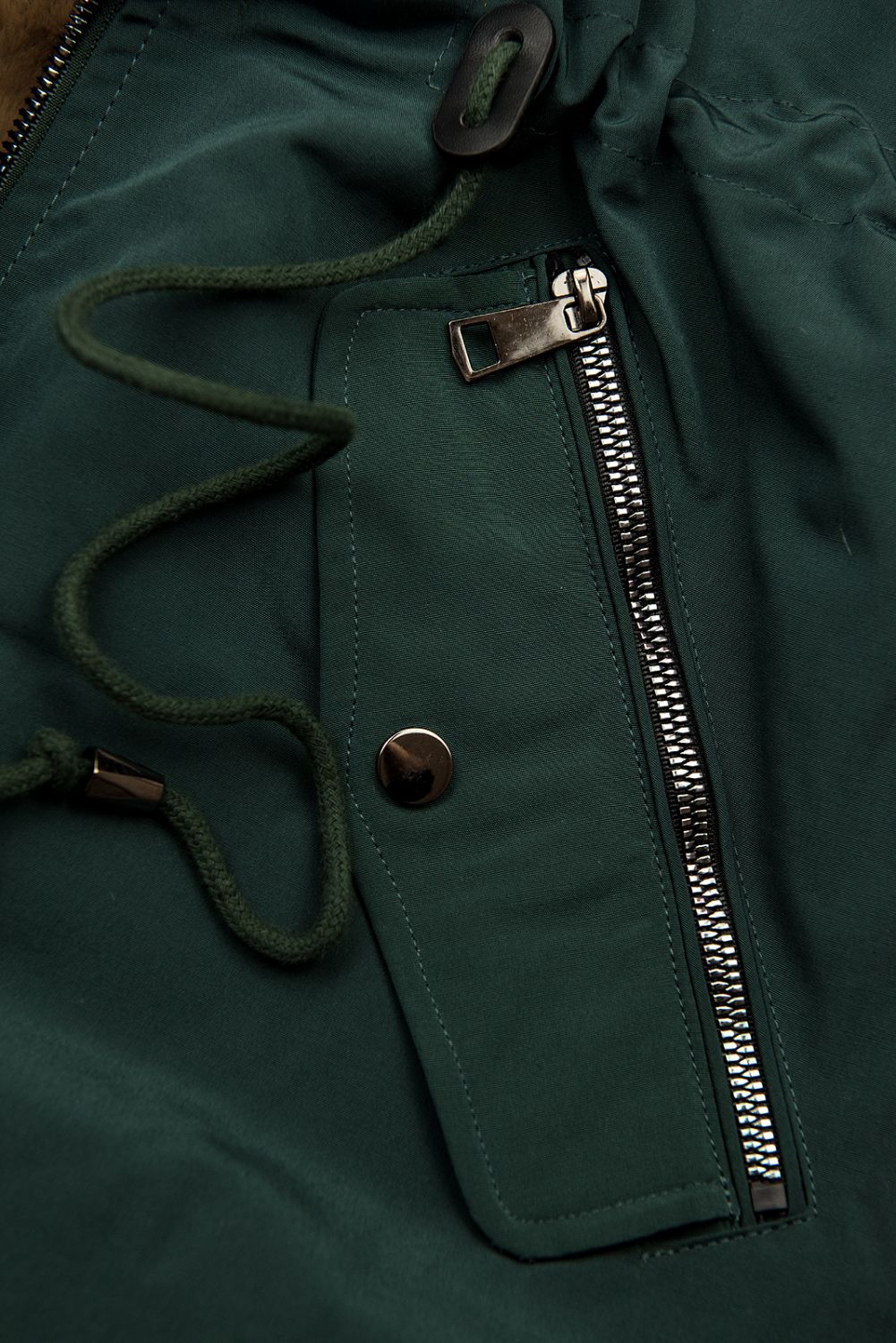 Tmavě zelená parka s teplou plyšovou podšívkou