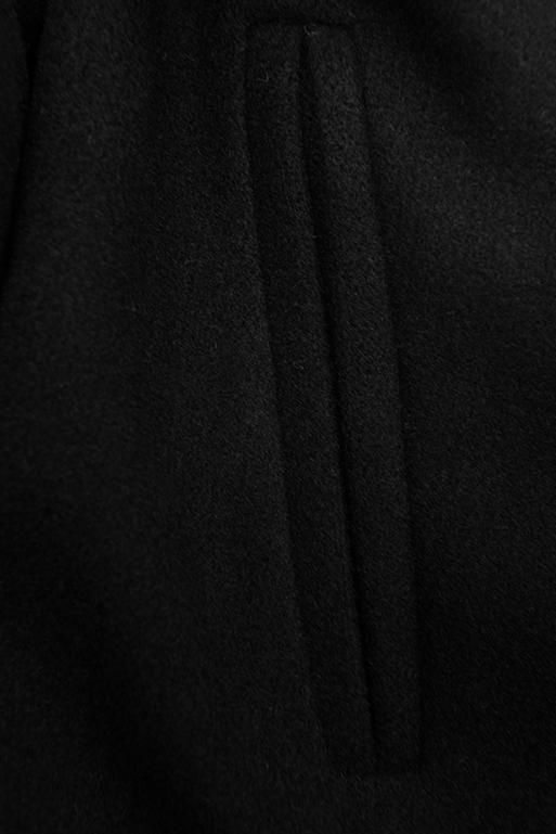 Černý kabát na zavazování