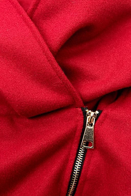 Červený kabát s koženkovými detaily