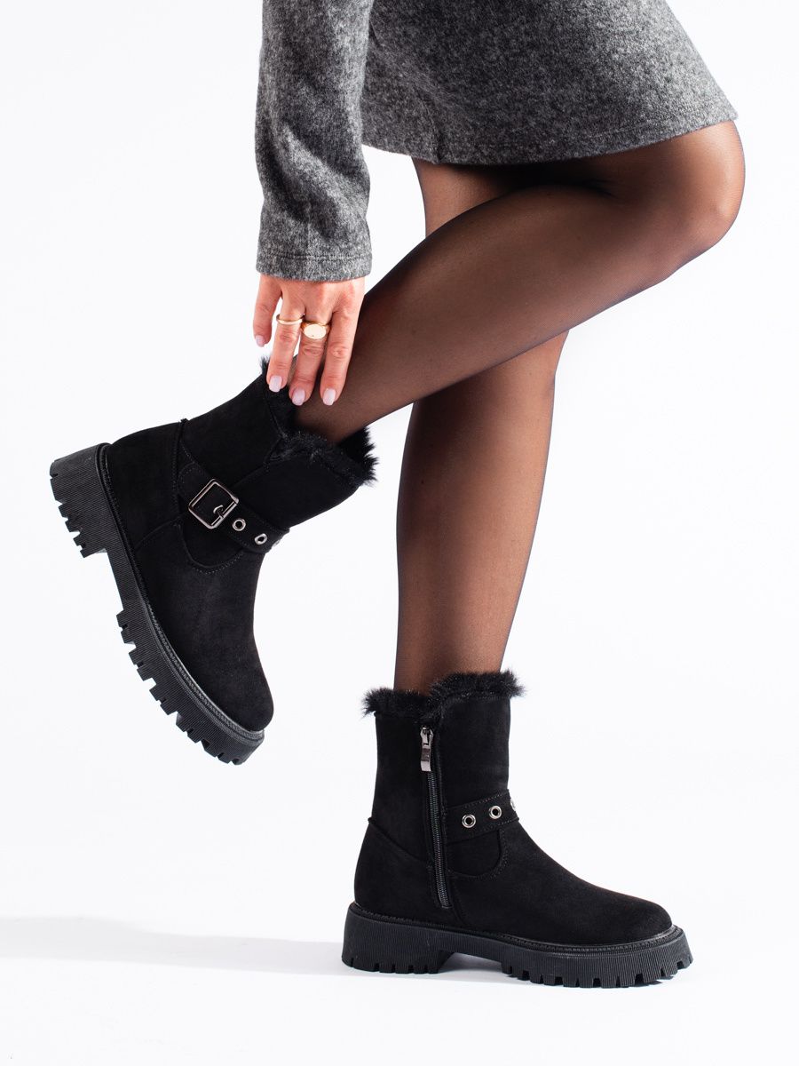 Černé sněhule s přezkou