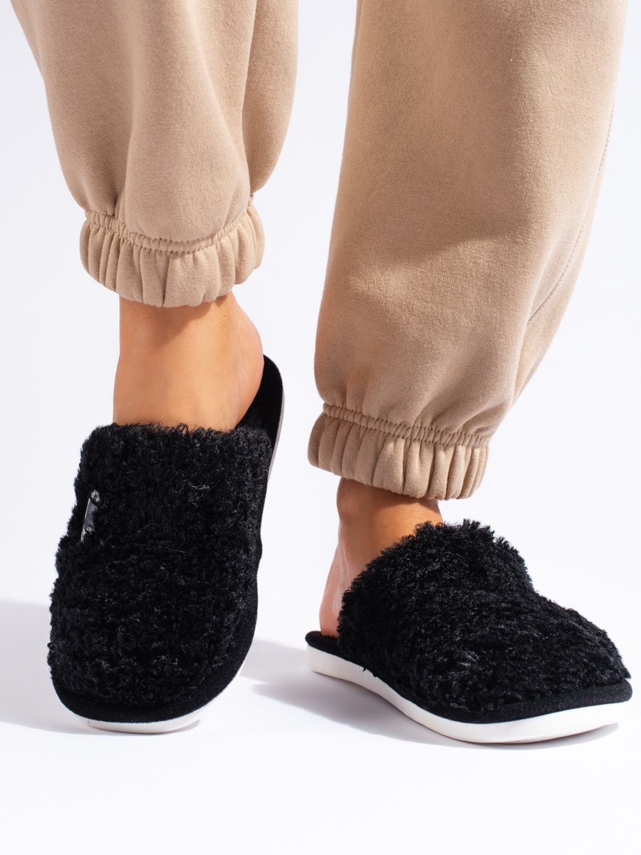 Černé papuče Lucky