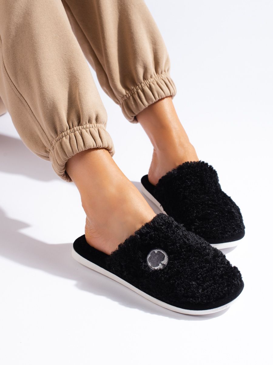 Černé papuče Lucky