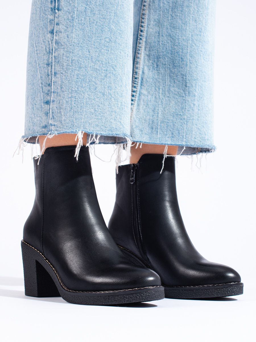 Černé klasické kotníkové kozačky z ekokůže