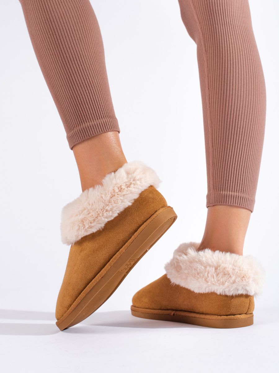 Hnědé papuče s umělým kožíškem