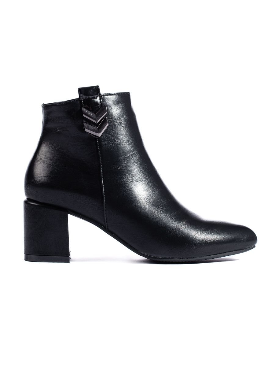 Klasické elegantní nízké kozačky černé